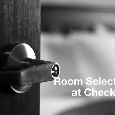 The Seasons Hotel 4*